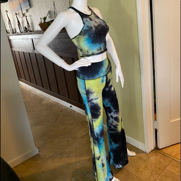 2 pieces new one bell bottom and top - Picture 6 of 16